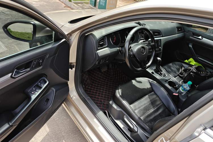 Used Volkswagen Lamando 2015 230TSI DSG Fashion Edition Driver Seat