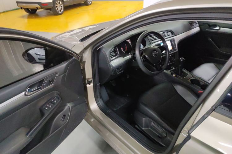 Used Volkswagen Lamando 2015 230TSI Manual Trend Edition Driver Seat