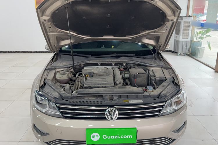 Used Volkswagen Lamando 2015 230TSI DSG Fashion Edition Engine Bay