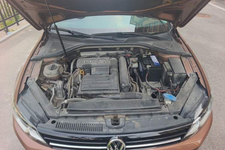 Used Volkswagen Lamando 2015 230TSI DSG Fashion Edition Engine Bay