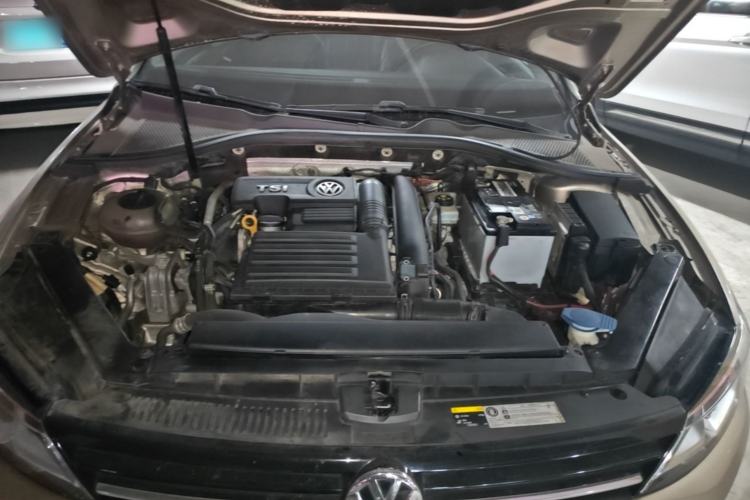 Used Volkswagen Lamando 2015 280TSI DSG Comfort Edition Engine Bay