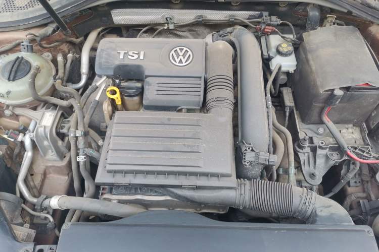 Used Volkswagen Lamando 2015 280TSI DSG Comfort Edition Engine Bay