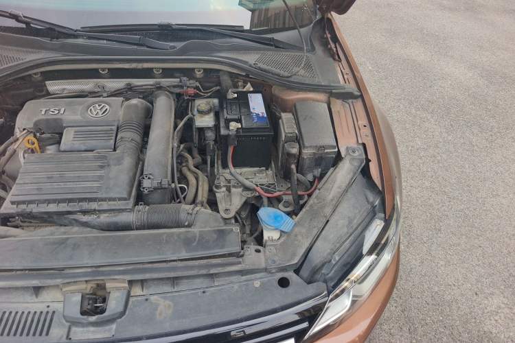 Used Volkswagen Lamando 2015 230TSI DSG Fashion Edition Engine Bay Left