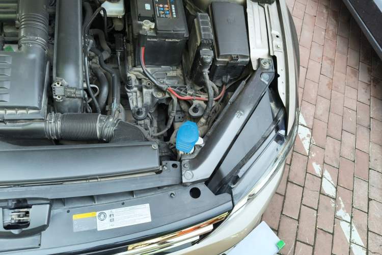 Used Volkswagen Lamando 2015 230TSI DSG Fashion Edition Engine Bay Left