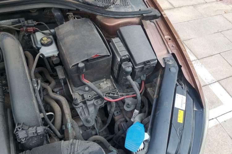 Used Volkswagen Lamando 2015 280TSI DSG Comfort Edition Engine Bay Left