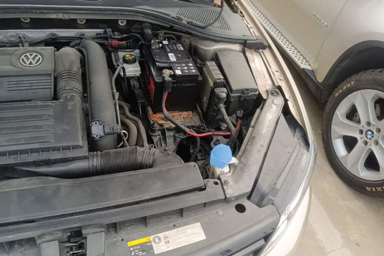 Used Volkswagen Lamando 2015 280TSI DSG Comfort Edition Engine Bay Left
