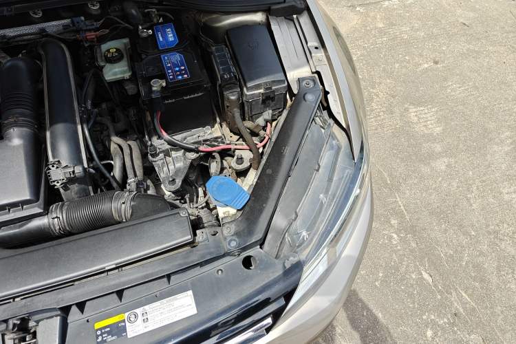 Used Volkswagen Lamando 2015 230TSI DSG Fashion Edition Engine Bay Left