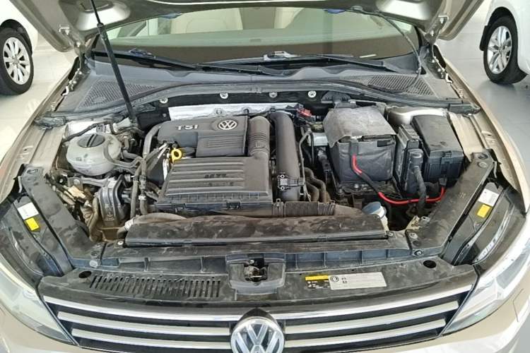 Used Volkswagen Lamando 2015 280TSI DSG Luxury Edition Engine Bay