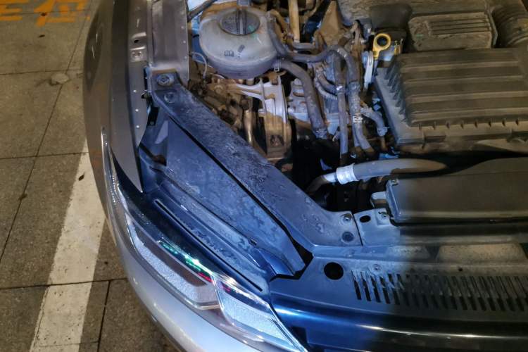 Used Volkswagen Lamando 2015 280TSI DSG Comfort Edition Engine Bay Right