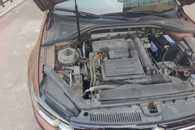 Used Volkswagen Lamando 2015 230TSI DSG Fashion Edition Engine Bay Right
