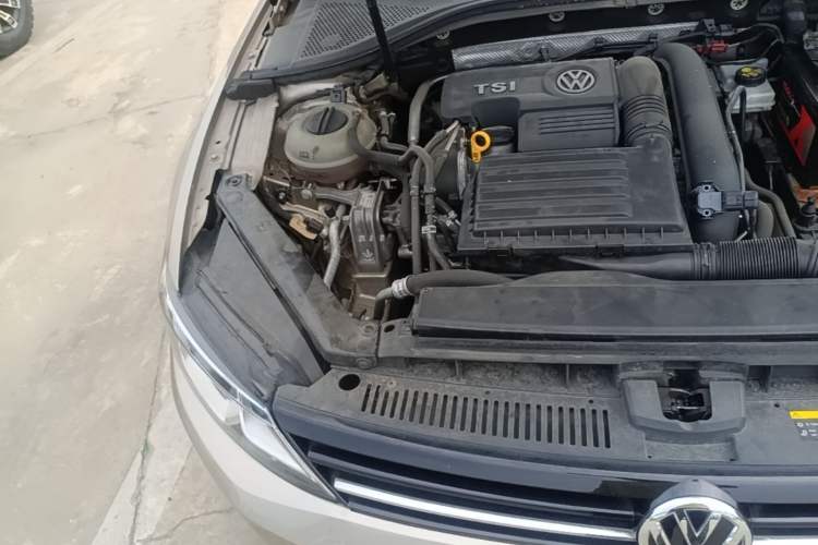 Used Volkswagen Lamando 2015 280TSI DSG Comfort Edition Engine Bay Right