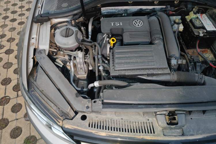 Used Volkswagen Lamando 2015 280TSI Manual Comfort Edition Engine Bay Right