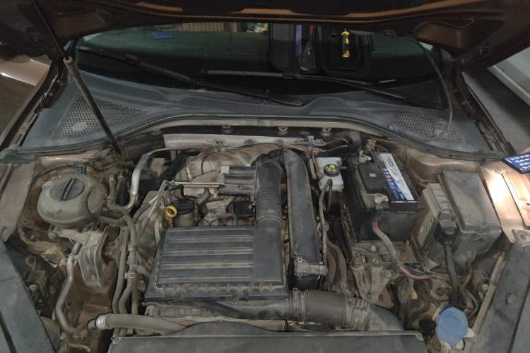 Used Volkswagen Lamando 2015 230TSI Manual Trend Edition Engine Bay
