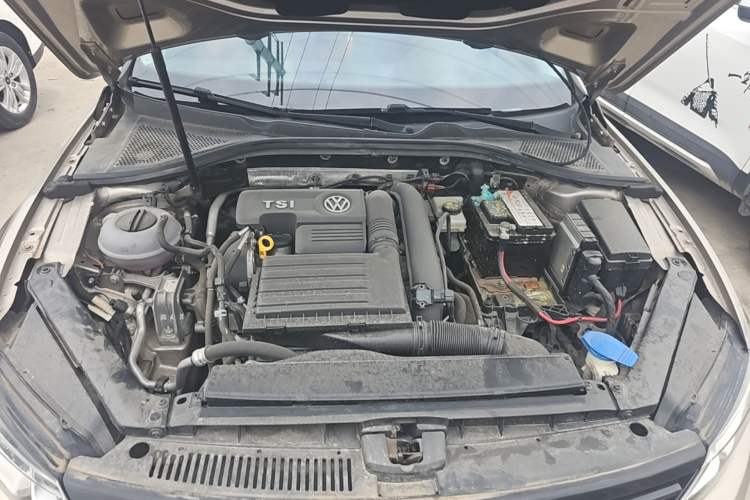 Used Volkswagen Lamando 2015 280TSI Manual Comfort Edition Engine Bay