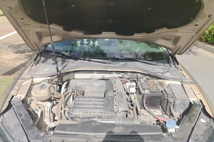 Used Volkswagen Lamando 2015 280TSI DSG Comfort Edition Engine Bay