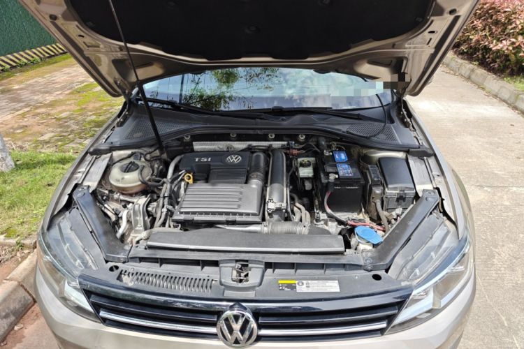 Used Volkswagen Lamando 2015 230TSI DSG Fashion Edition Engine Bay