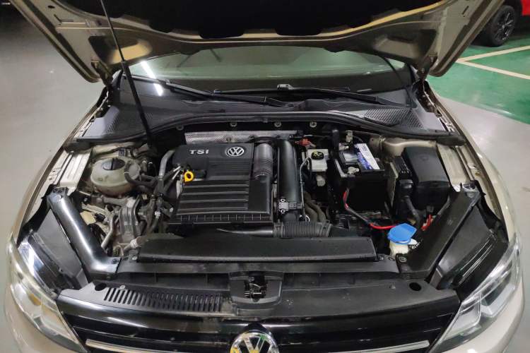 Used Volkswagen Lamando 2015 230TSI Manual Trend Edition Engine Bay