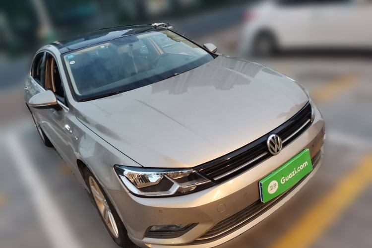 Used Volkswagen Lamando 2015 280TSI DSG Comfort Edition Front Right 45 Deg