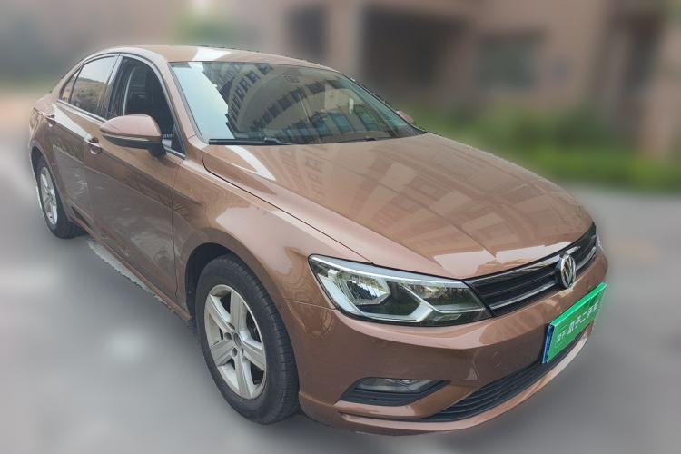 Used Volkswagen Lamando 2015 230TSI DSG Fashion Edition Front Right 45 Deg