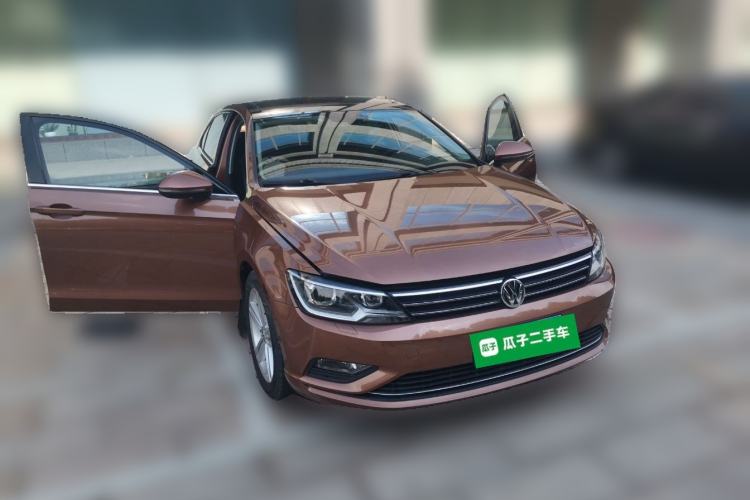 Used Volkswagen Lamando 2015 280TSI DSG Comfort Edition Front Right 45 Deg