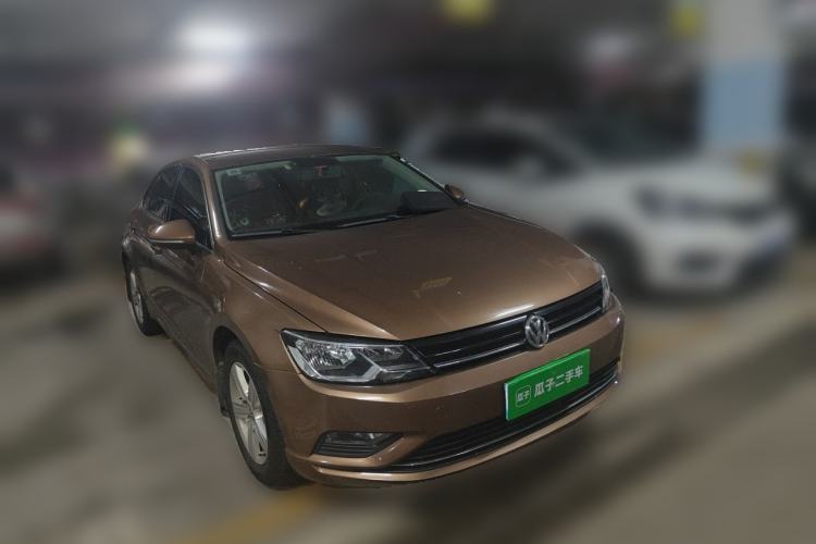 Used Volkswagen Lamando 2015 230TSI Manual Trend Edition Front Right 45 Deg
