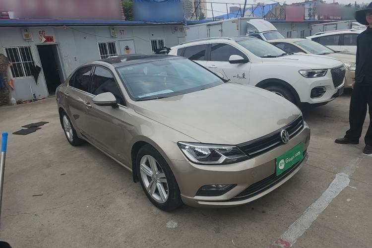 Used Volkswagen Lamando 2015 280TSI Manual Comfort Edition Front Right 45 Deg