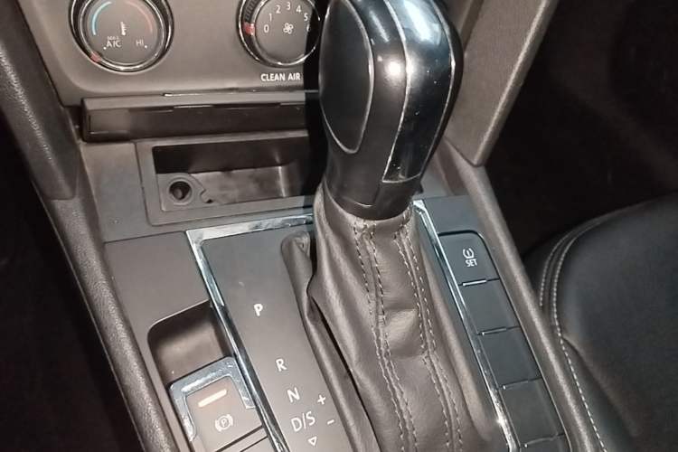 Used Volkswagen Lamando 2015 230TSI DSG Fashion Edition Gear Lever