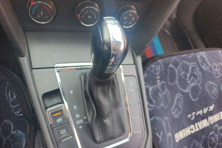 Used Volkswagen Lamando 2015 230TSI DSG Fashion Edition Gear Lever