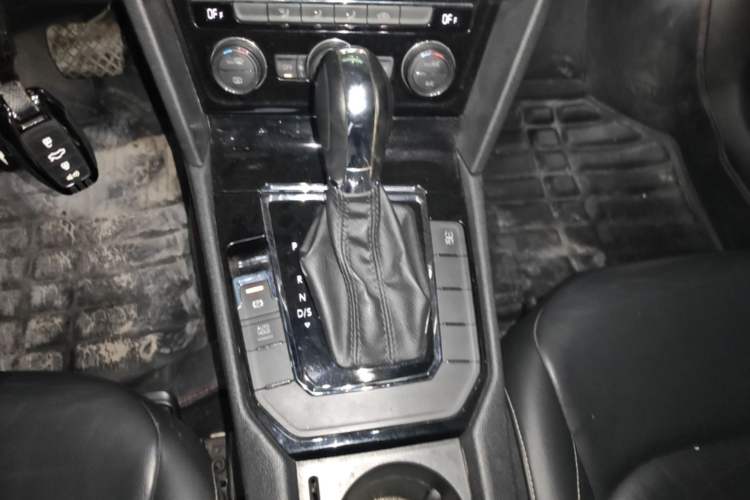 Used Volkswagen Lamando 2015 280TSI DSG Comfort Edition Gear Lever