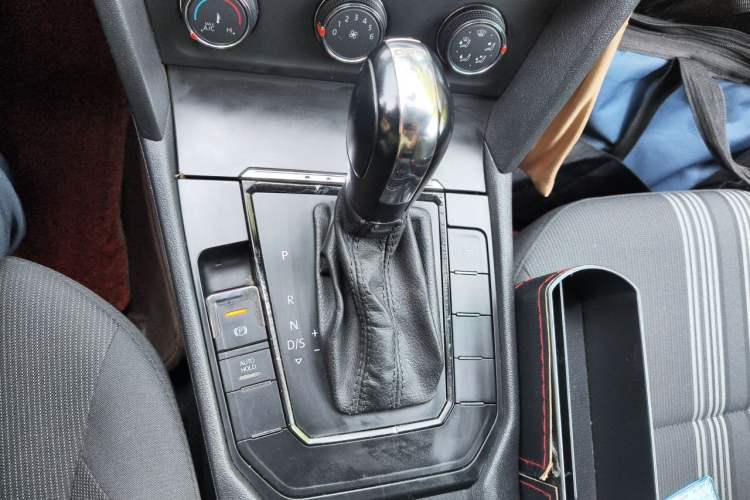 Used Volkswagen Lamando 2015 230TSI DSG Fashion Edition Gear Lever