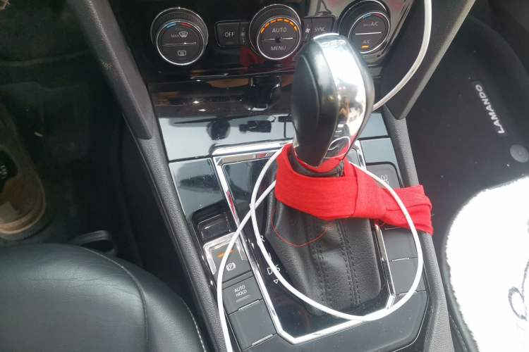 Used Volkswagen Lamando 2015 280TSI DSG Comfort Edition Gear Lever