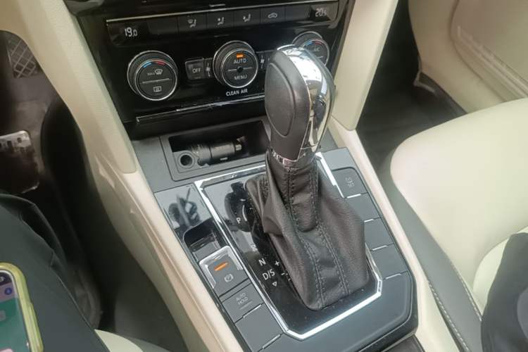 Used Volkswagen Lamando 2015 280TSI DSG Comfort Edition Gear Lever