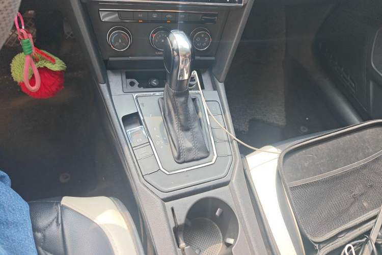 Used Volkswagen Lamando 2015 230TSI DSG Fashion Edition Gear Lever