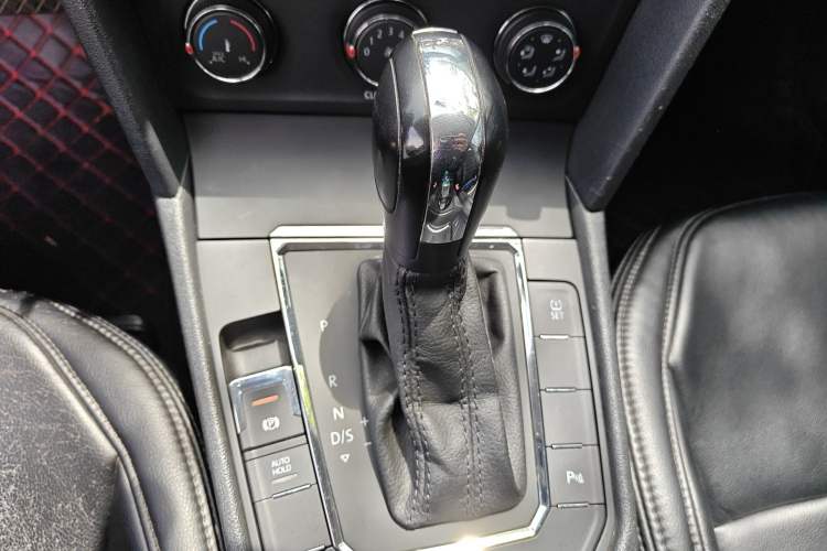 Used Volkswagen Lamando 2015 230TSI DSG Fashion Edition Gear Lever