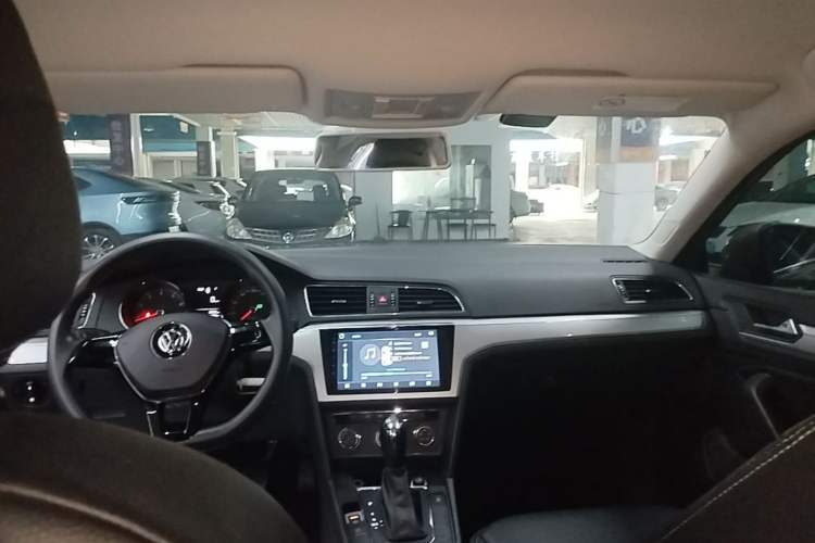 Used Volkswagen Lamando 2015 230TSI DSG Fashion Edition Headliner
