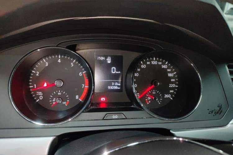 Used Volkswagen Lamando 2015 230TSI Manual Trend Edition Instrument Cluster