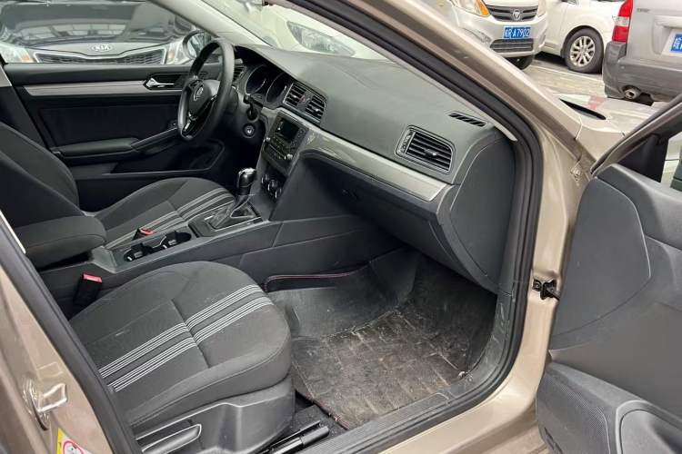 Used Volkswagen Lamando 2015 230TSI DSG Fashion Edition Interior 8