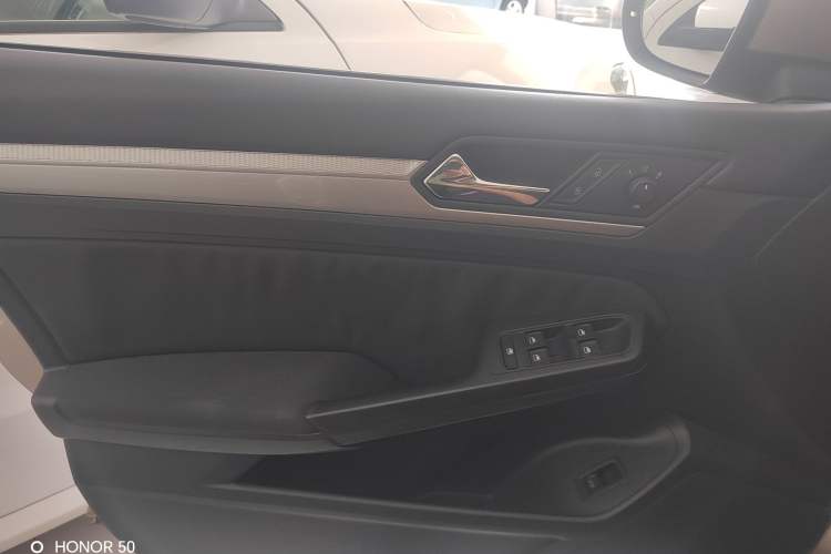 Used Volkswagen Lamando 2015 230TSI DSG Fashion Edition Interior 9