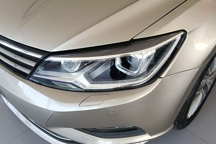 Used Volkswagen Lamando 2015 280TSI DSG Luxury Edition Left Front Headlight
