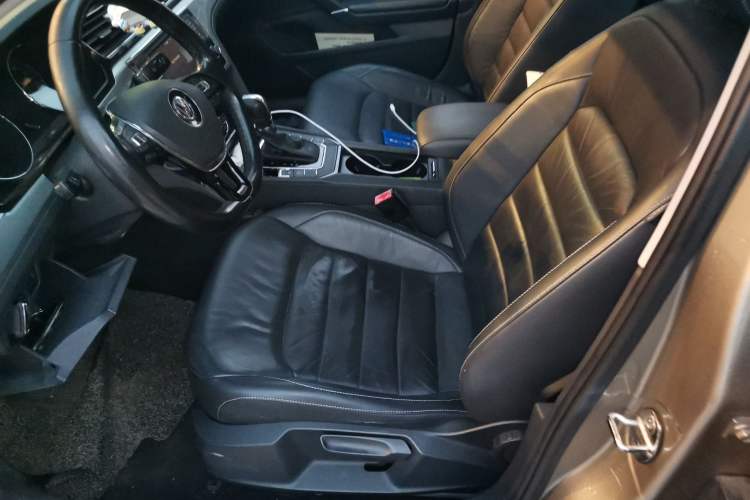 Used Volkswagen Lamando 2015 280TSI DSG Comfort Edition Left Front Seat