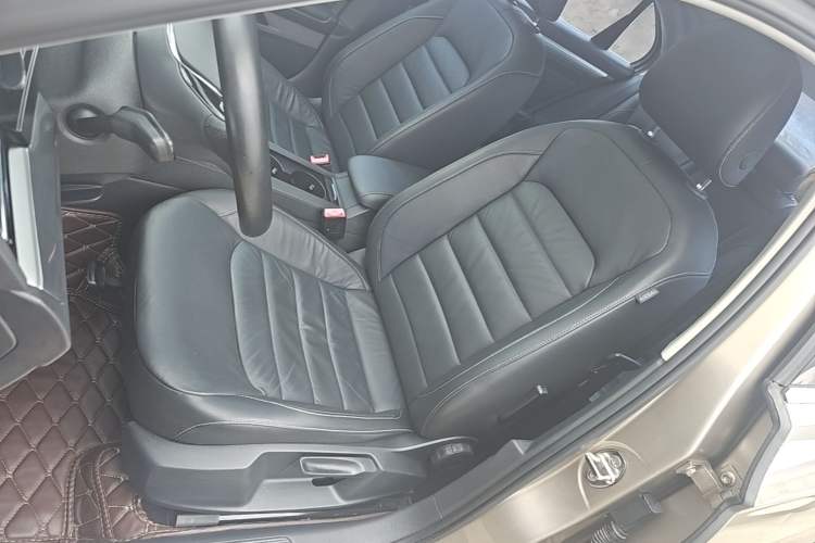 Used Volkswagen Lamando 2015 280TSI Manual Comfort Edition Left Front Seat