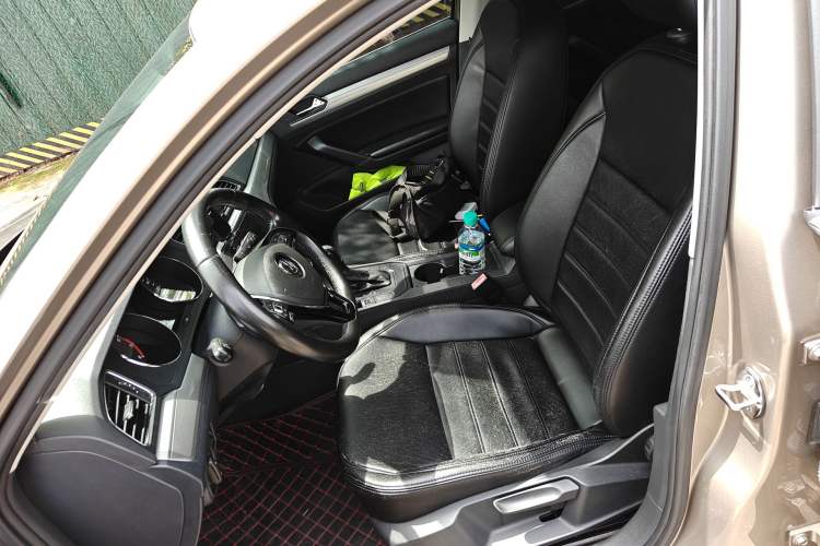 Used Volkswagen Lamando 2015 230TSI DSG Fashion Edition Left Front Seat