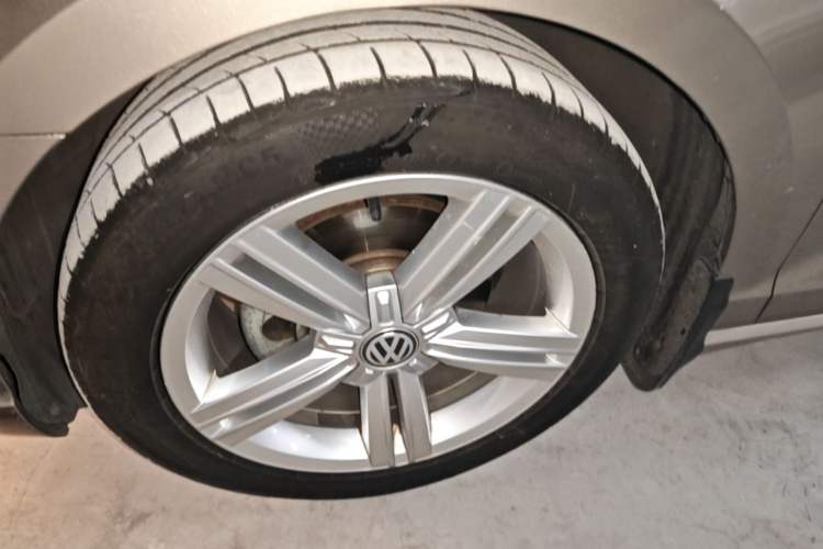 Used Volkswagen Lamando 2015 280TSI DSG Comfort Edition Left Front Wheel Hub