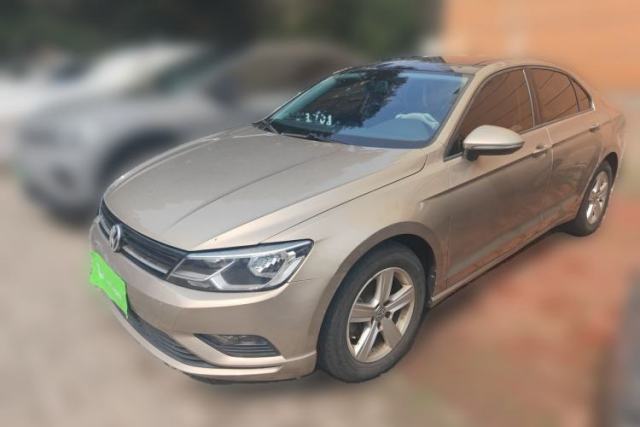 Volkswagen Lamando 2015 230TSI DSG Fashion Edition مستعملة