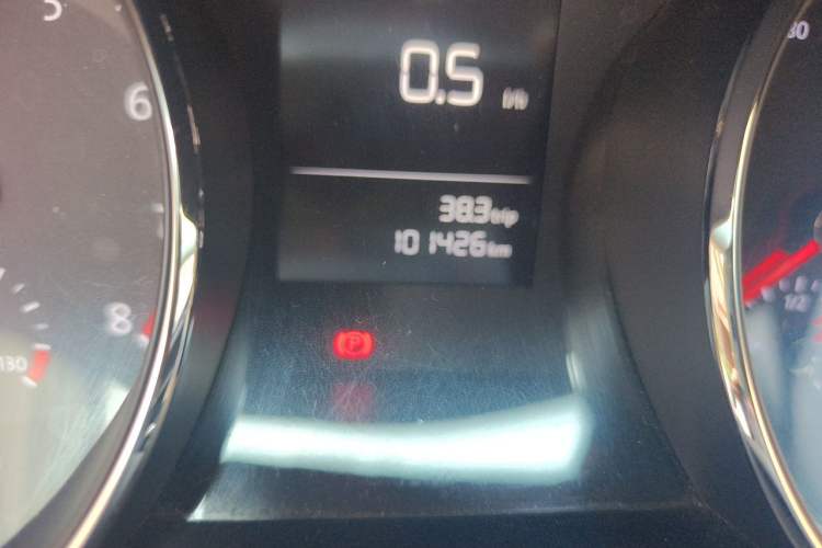 Used Volkswagen Lamando 2015 230TSI DSG Fashion Edition Odometer Close Up