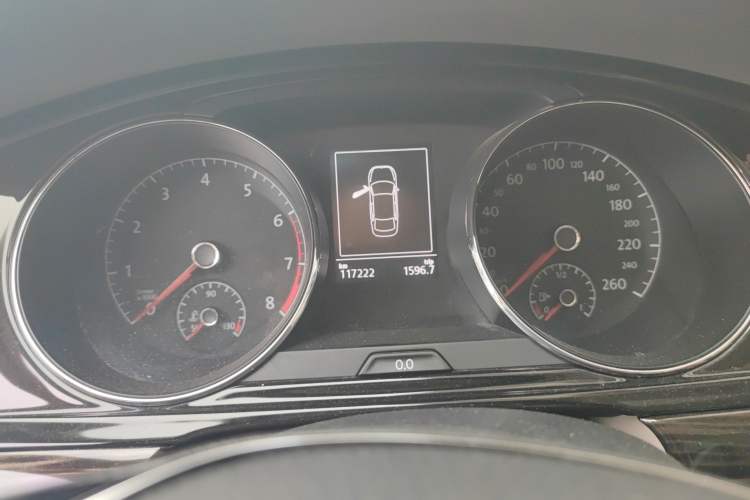 Used Volkswagen Lamando 2015 280TSI Manual Comfort Edition Odometer Close Up