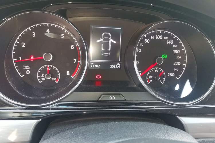 Used Volkswagen Lamando 2015 280TSI DSG Comfort Edition Odometer Close Up
