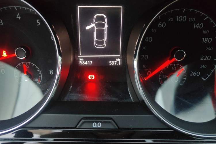 Used Volkswagen Lamando 2015 280TSI Manual Comfort Edition Odometer Close Up