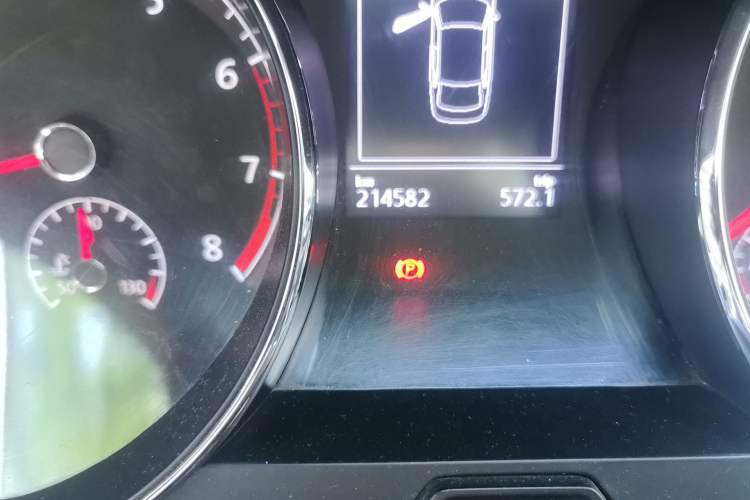 Used Volkswagen Lamando 2015 280TSI DSG Comfort Edition Odometer Close Up