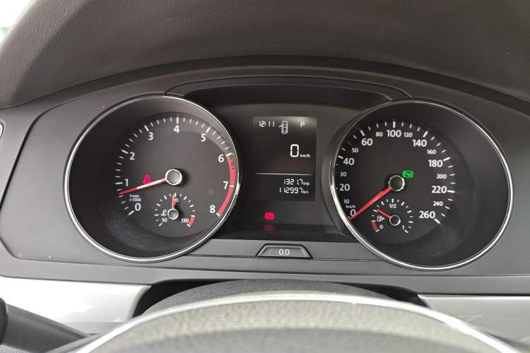 Used Volkswagen Lamando 2015 230TSI DSG Fashion Edition Odometer Close Up